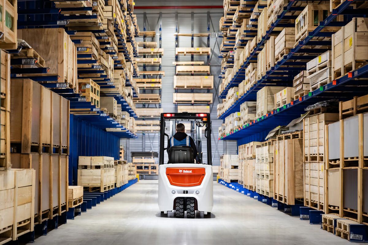 Stivuitoare electrice Bobcat BNT-series – performanță compactă și eficientă