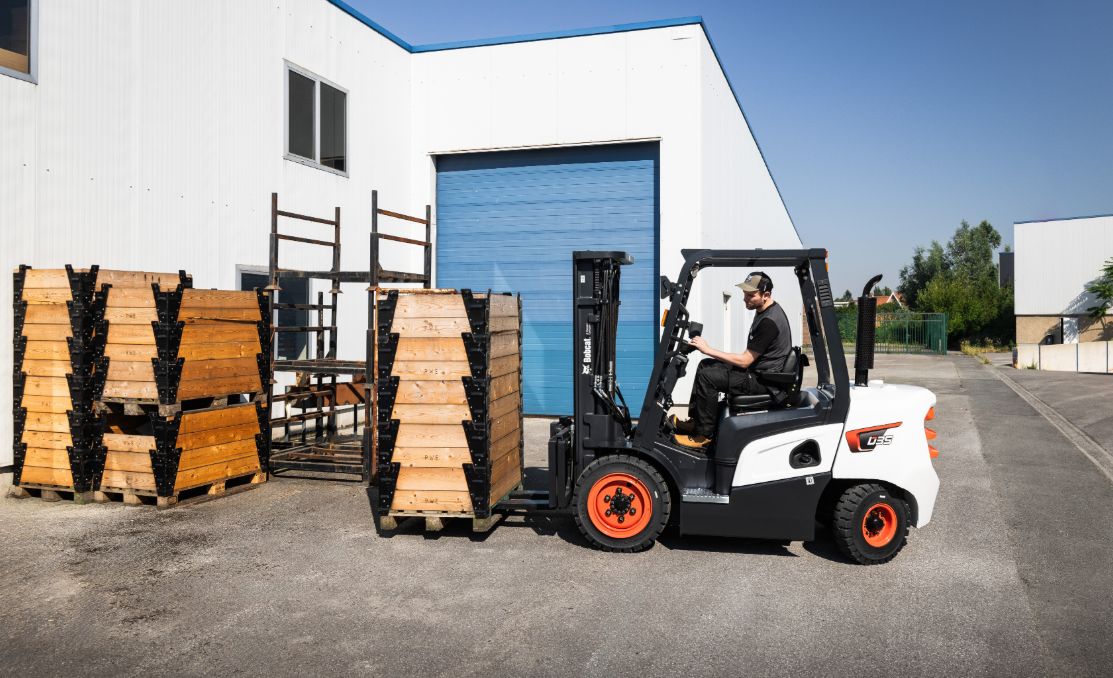 Stivuitor Bobcat Diesel D35NXP, cabină închisă